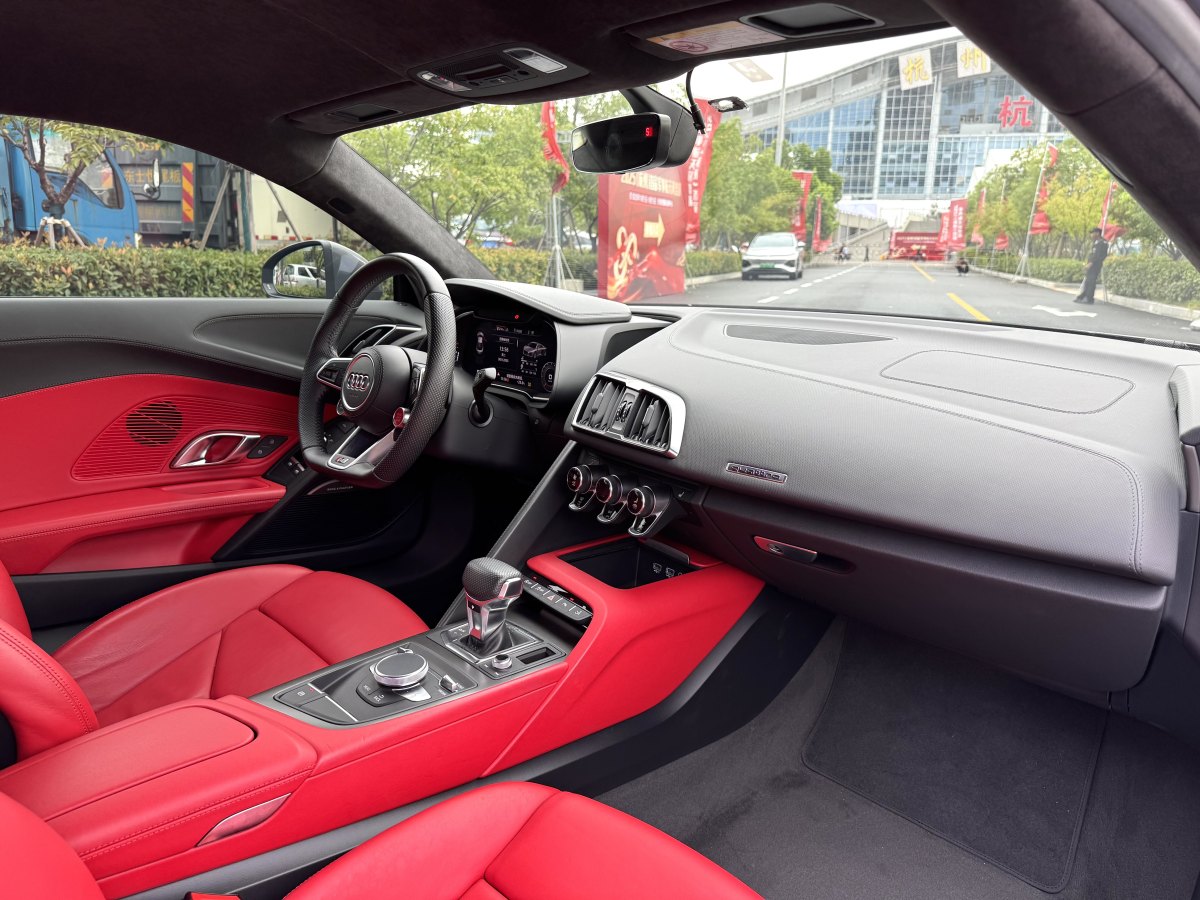 Audi R8 2019 car image #7