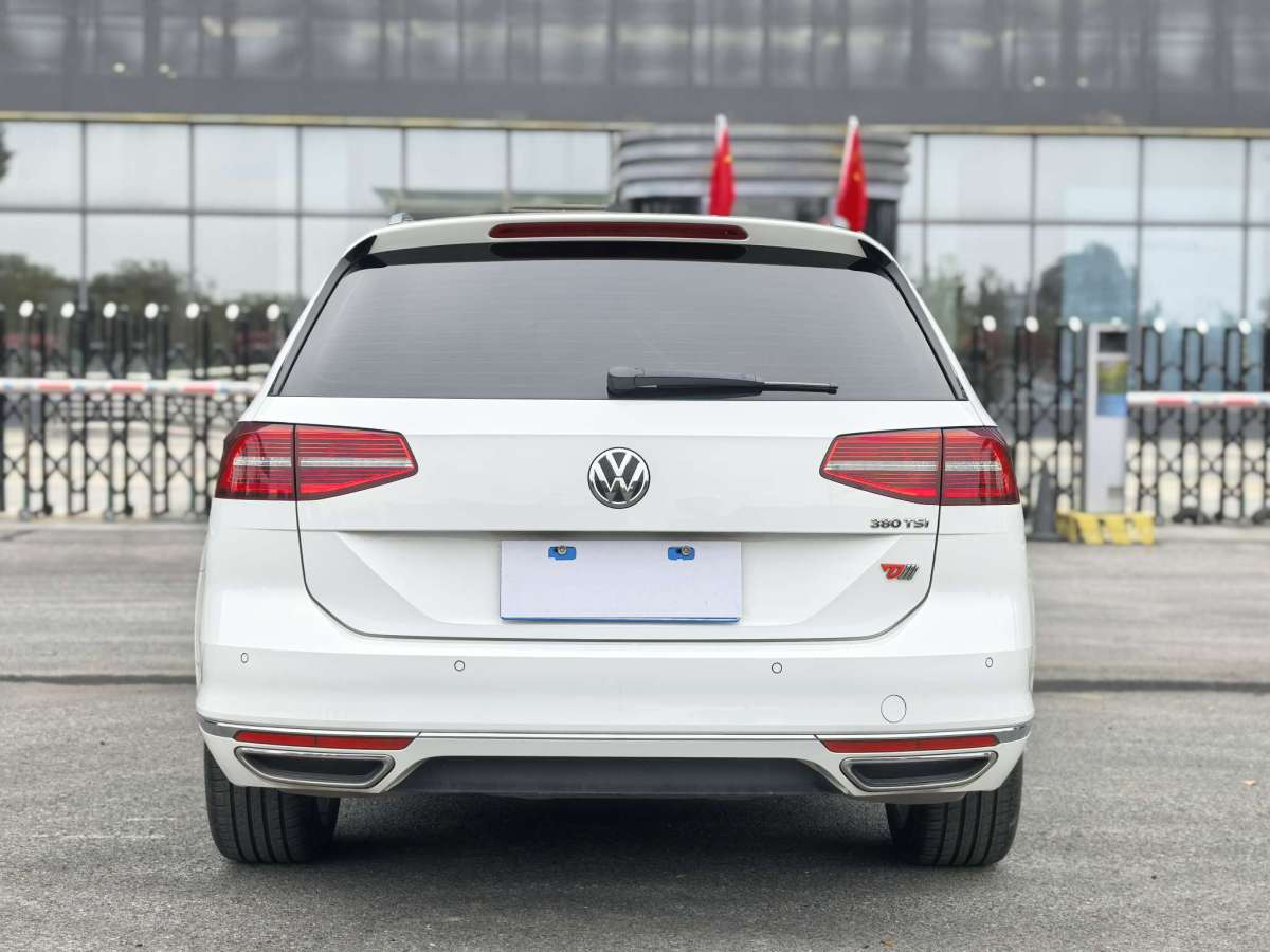 Volkswagen Passat Variant 2018 immagine di auto #7