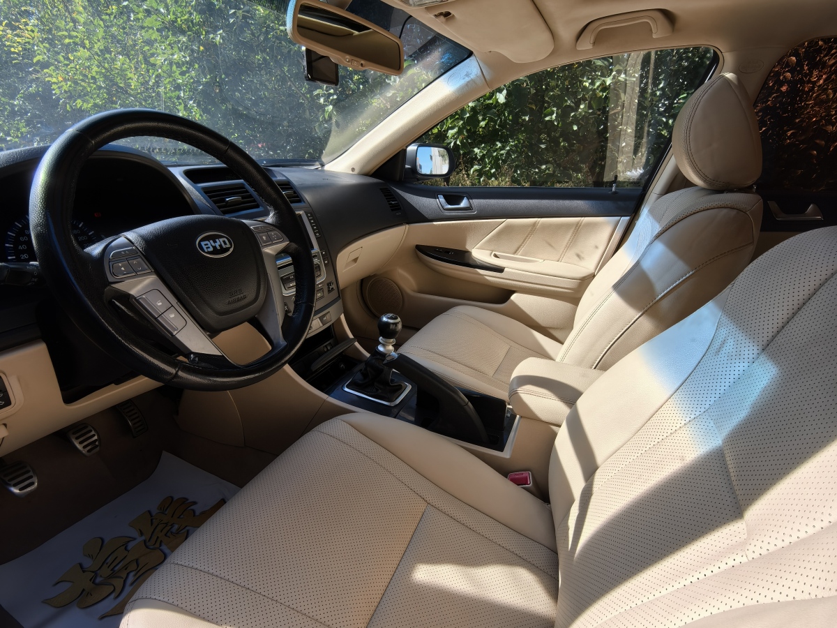 BYD G6 2014 immagine di auto #7