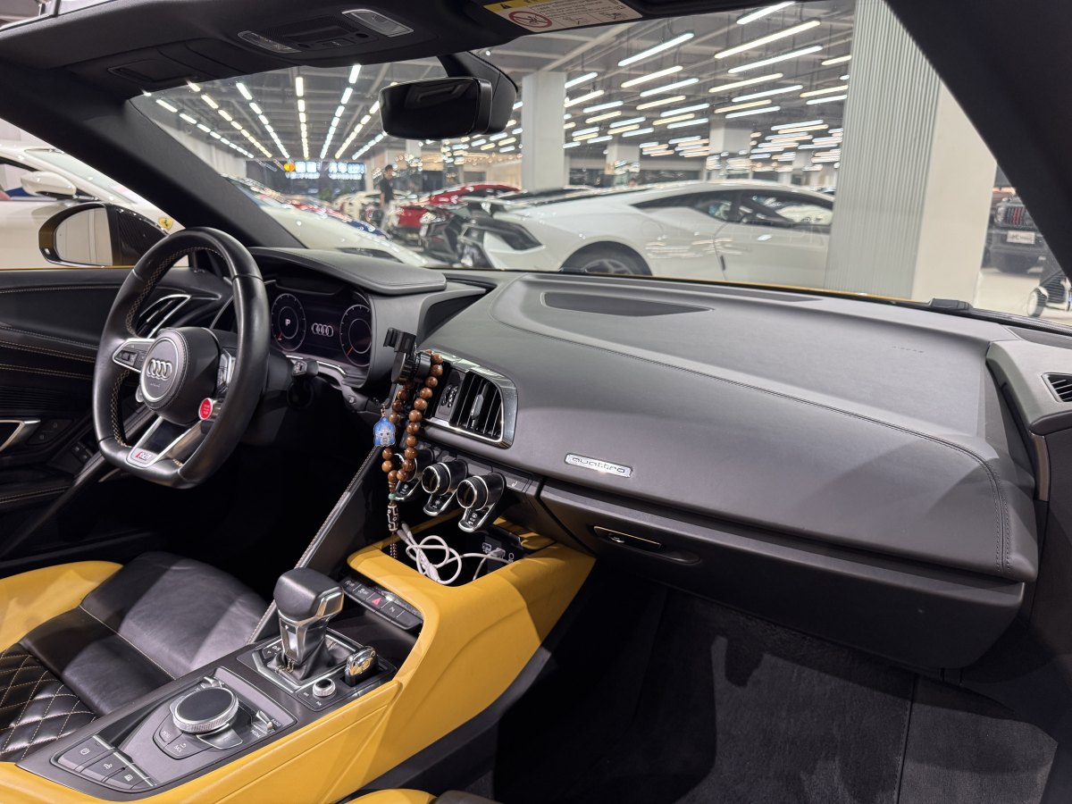 Audi R8 2019 car image #7