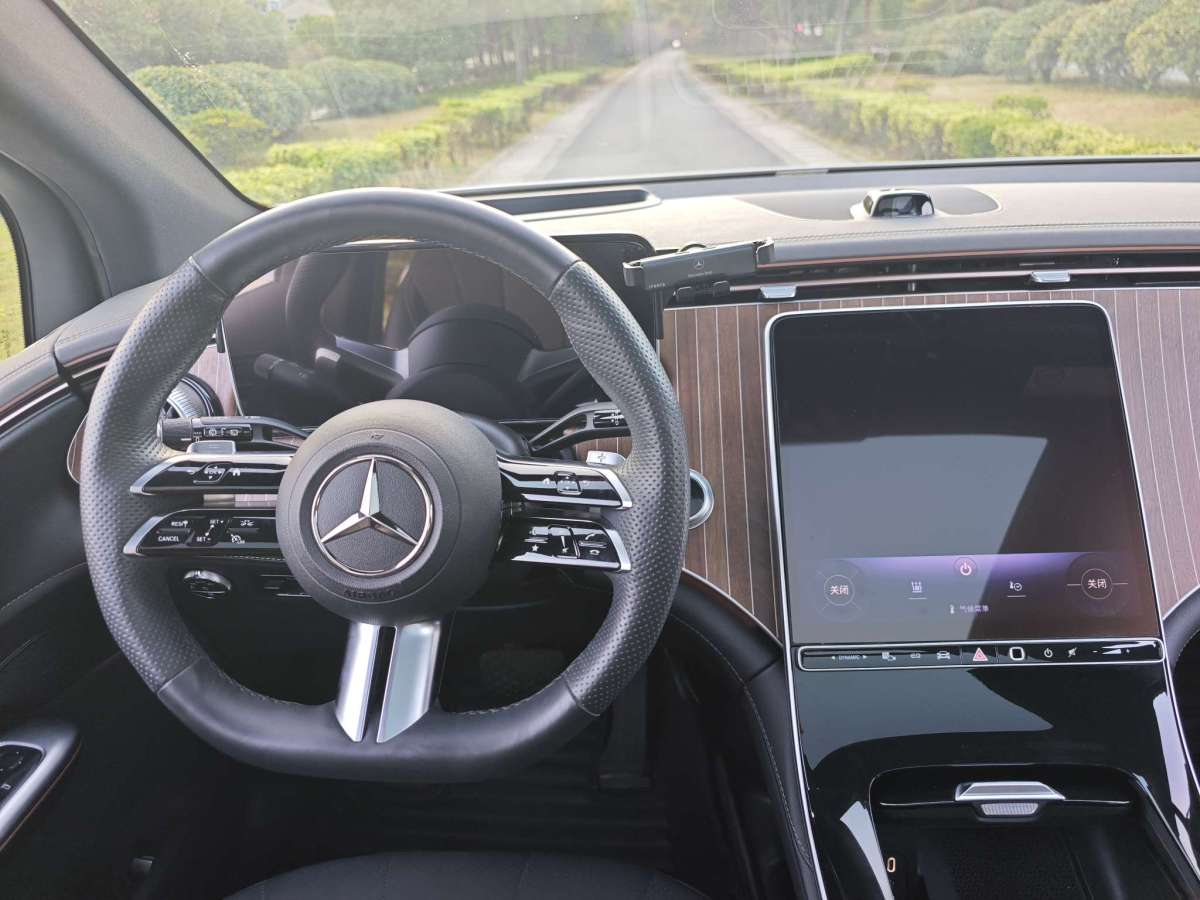 Mercedes-Benz EQE SUV 2023 #7 Mercedes-Benz EQE SUV 2023 car image #7