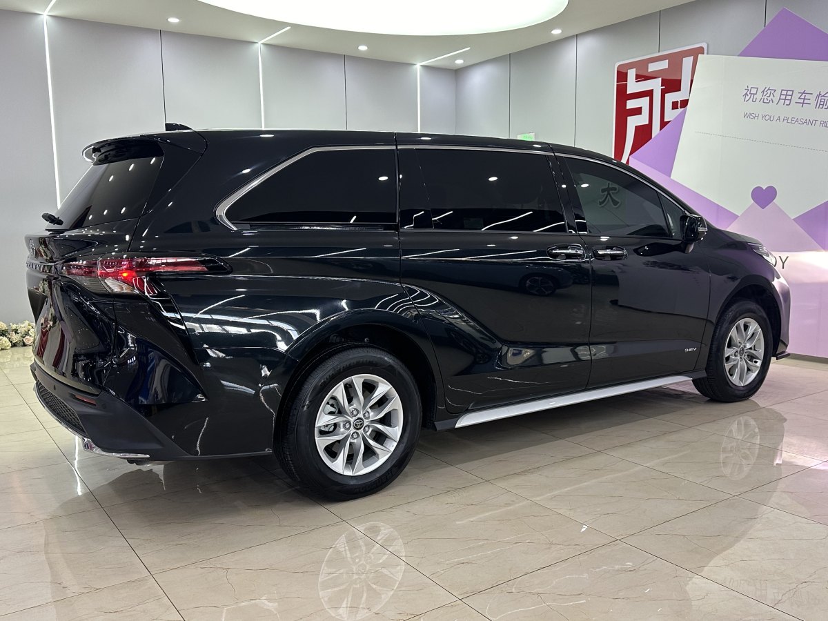 Toyota Granvia 2024 car image #7