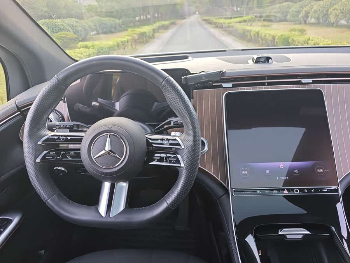 Mercedes-Benz EQE SUV 2023 #7 Mercedes-Benz EQE SUV 2023 car image #7