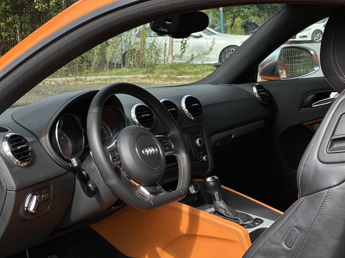 Audi TTS 2011 car image #7