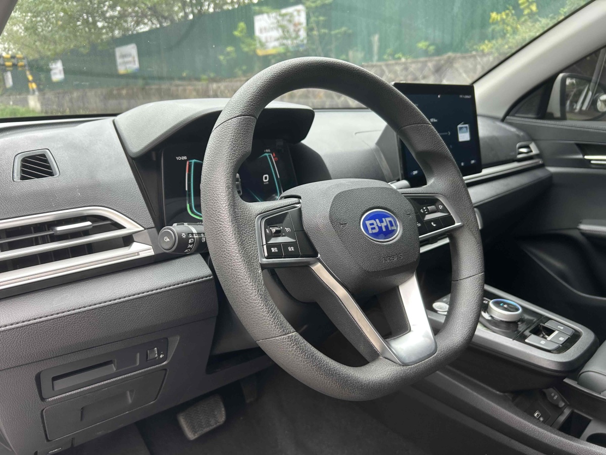 BYD e3 2023 car image #7