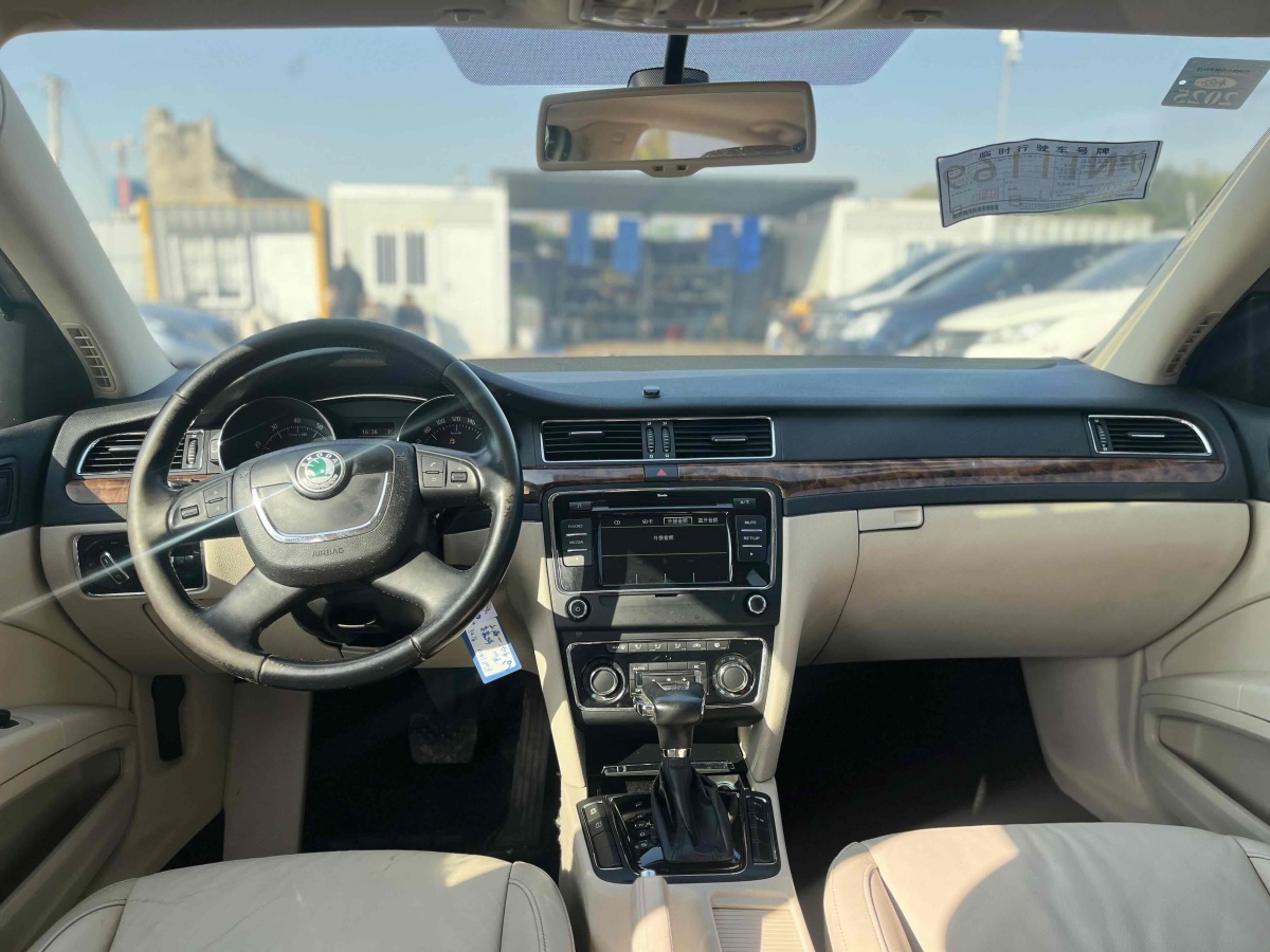 Skoda Superb 2012 immagine di auto #7