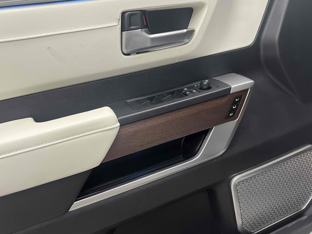 Toyota Sequoia 2023 #7 Toyota Sequoia 2023 imagen de coche #7