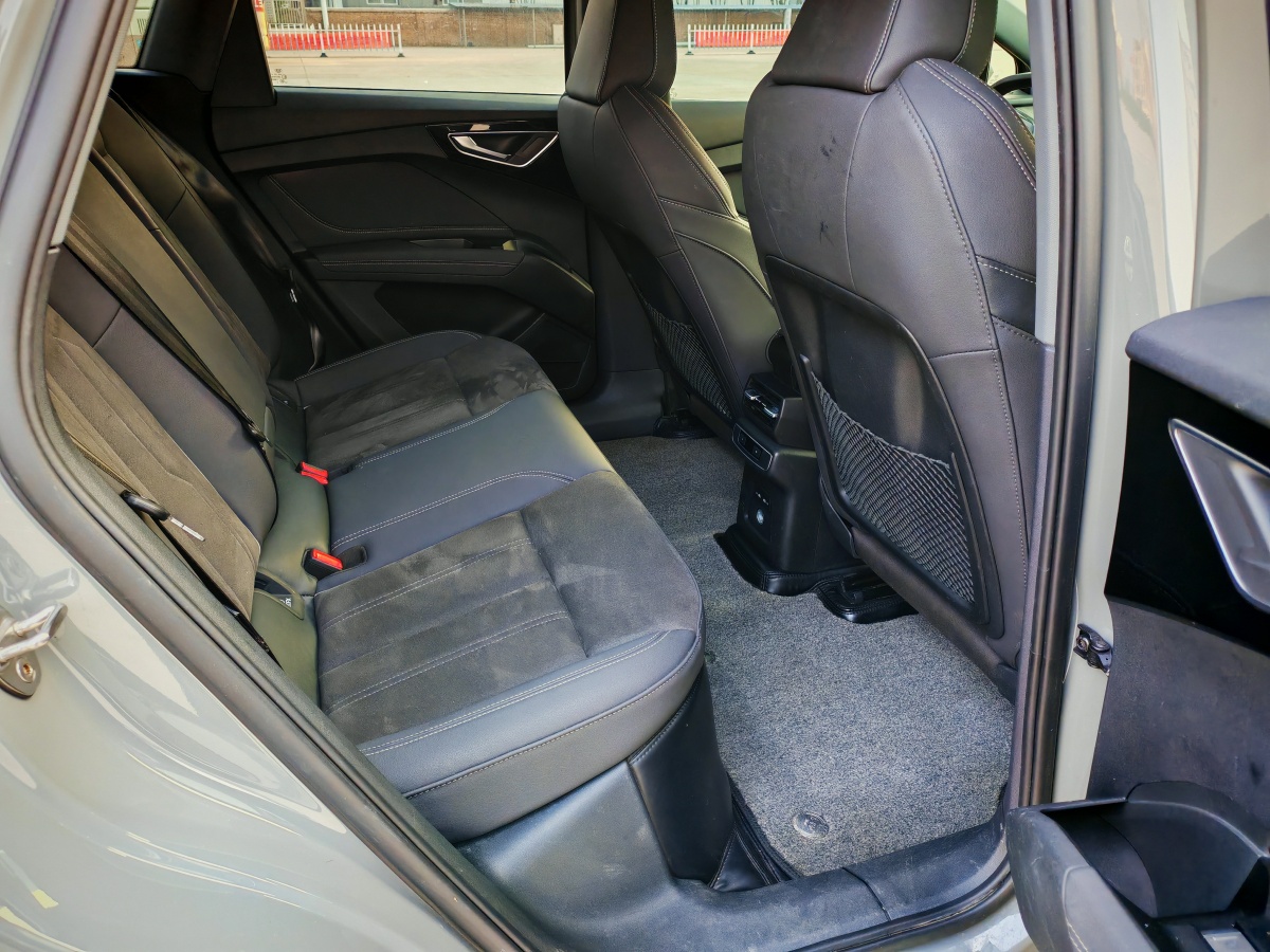 Audi Q4 e-tron 2023 immagine di auto #7