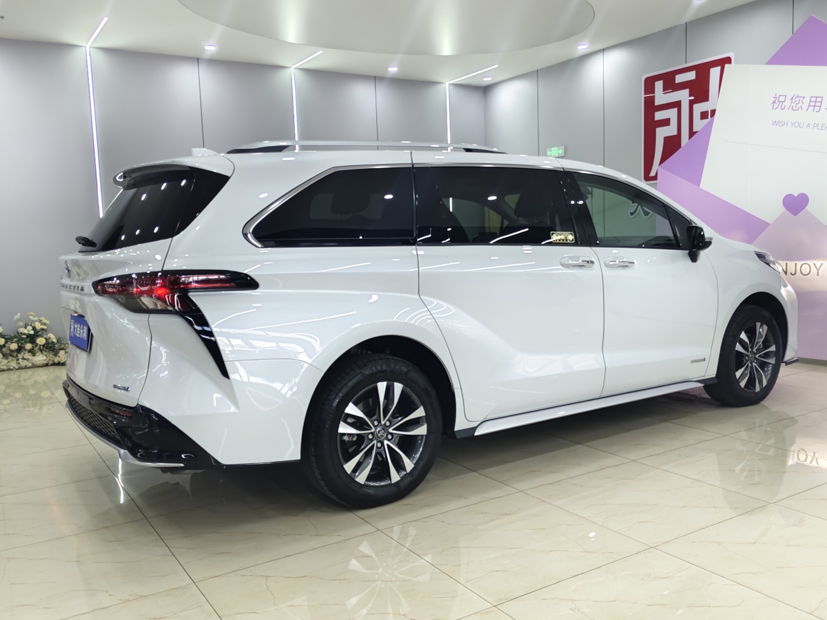 Toyota Granvia 2024 car image #7