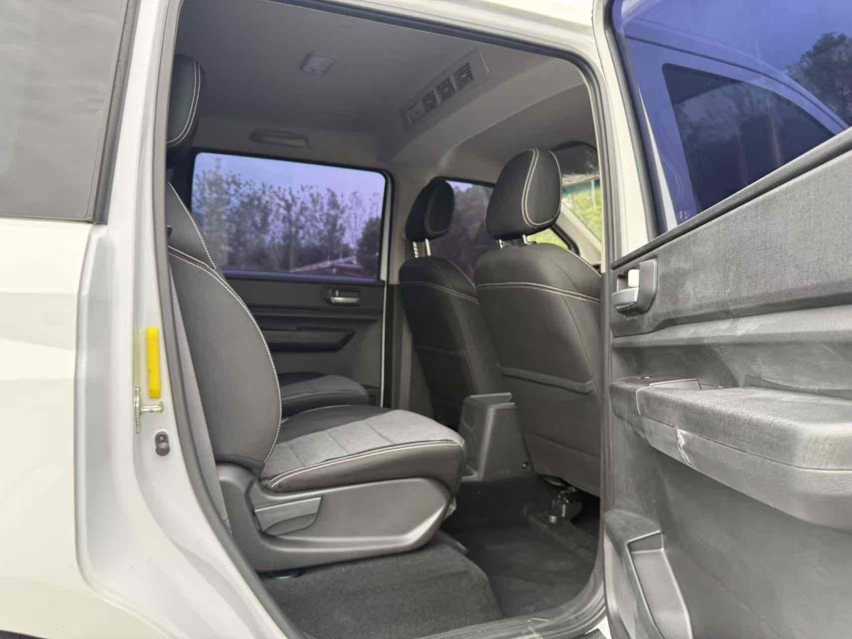 Wuling Hongguang PLUS 2022 изображение автомобиля #7