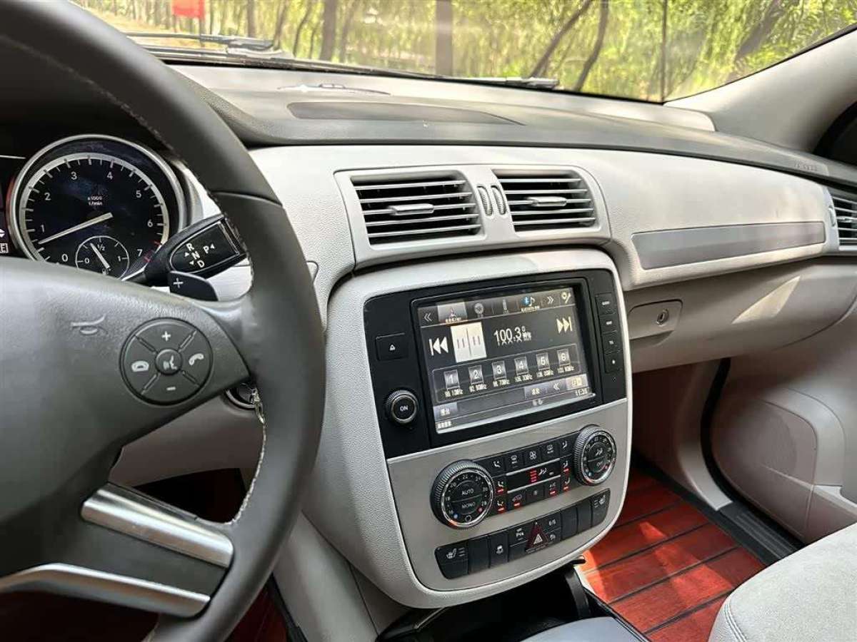 Mercedes-Benz R Class 2016 car image #7