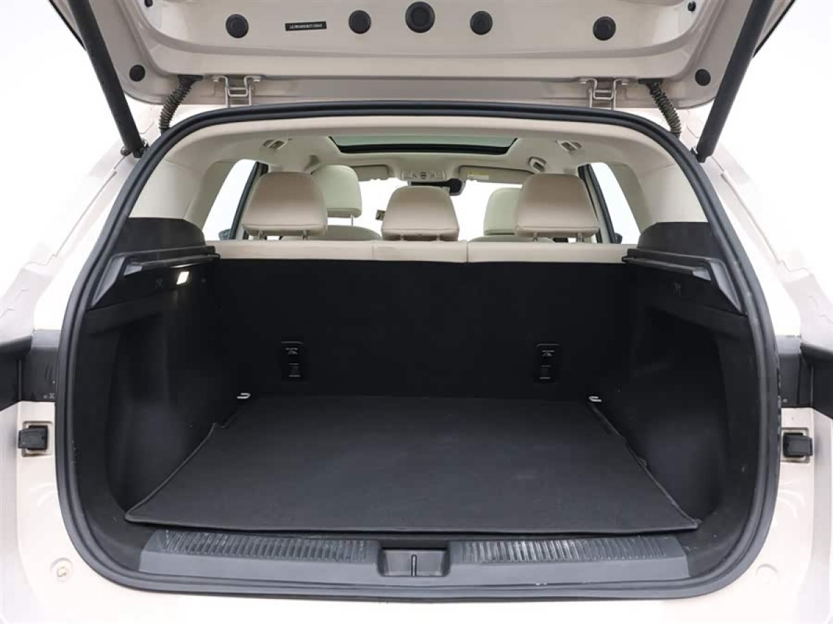 MG ES5 2024 immagine di auto #7