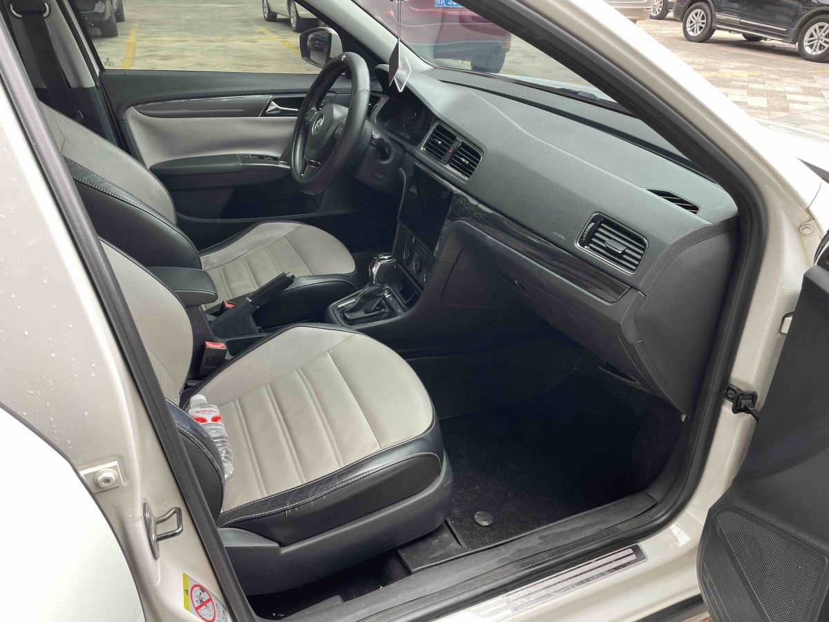 Volkswagen Cross Lavida 2014 immagine di auto #7