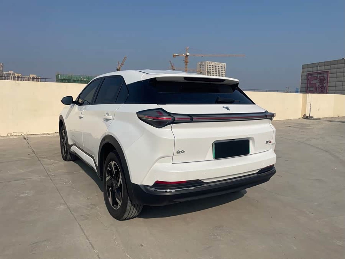 哪吒汽车 哪吒X 2024 汽车图片 #7