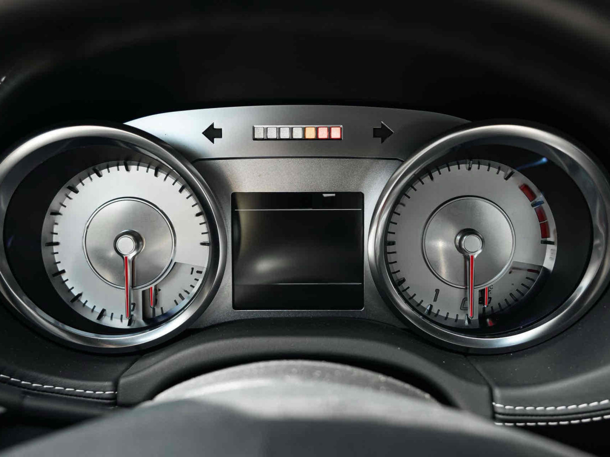 Mercedes-Benz SLS AMG 2011 изображение автомобиля #7