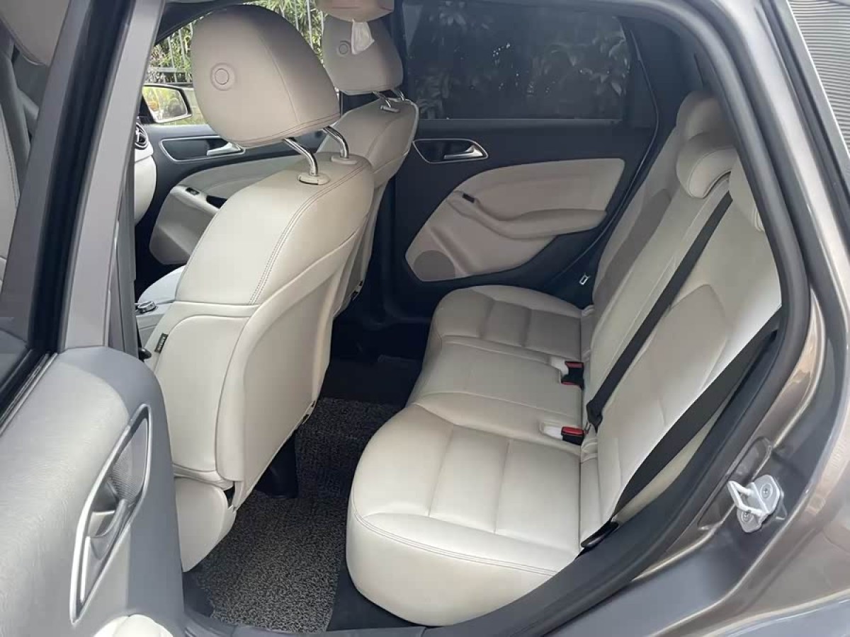 Mercedes-Benz B Class 2015 car image #7