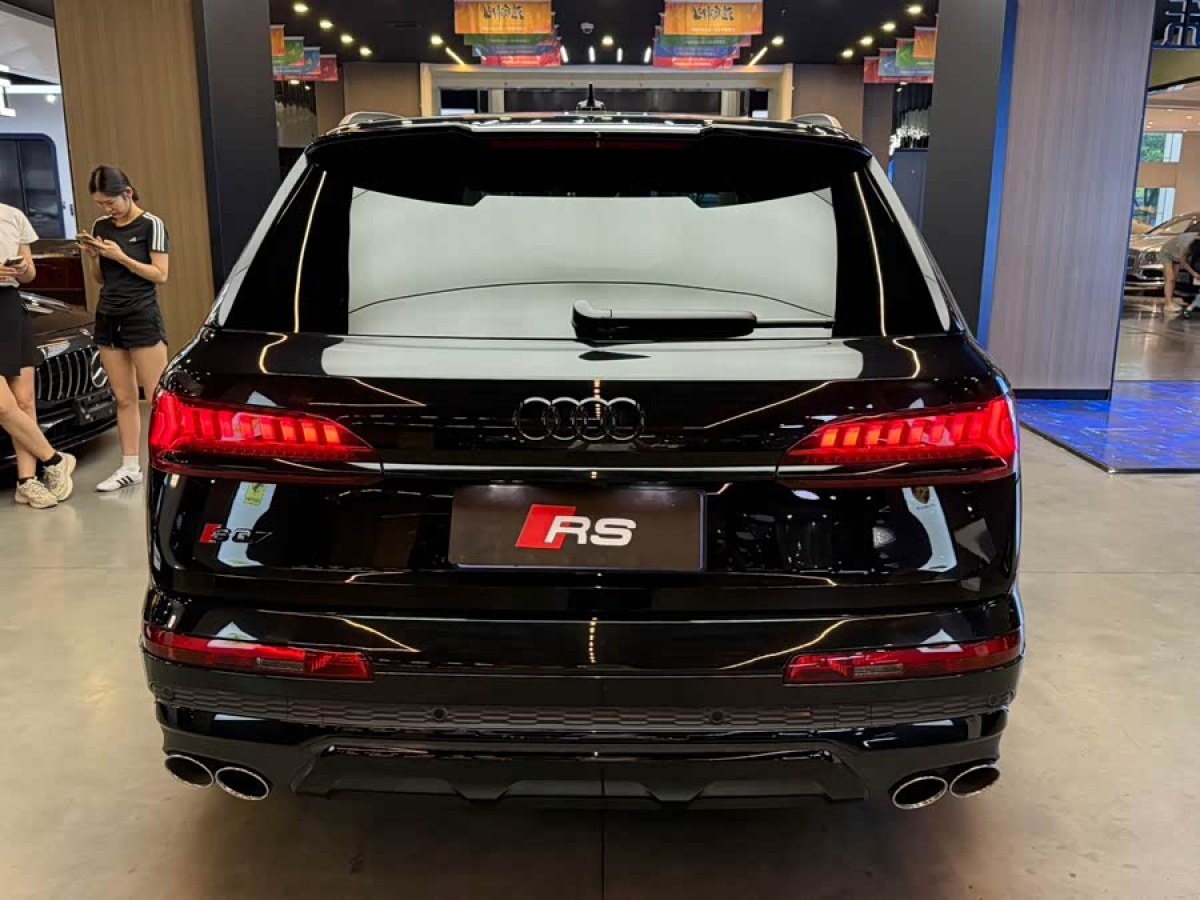Audi SQ7 2025 car image #7
