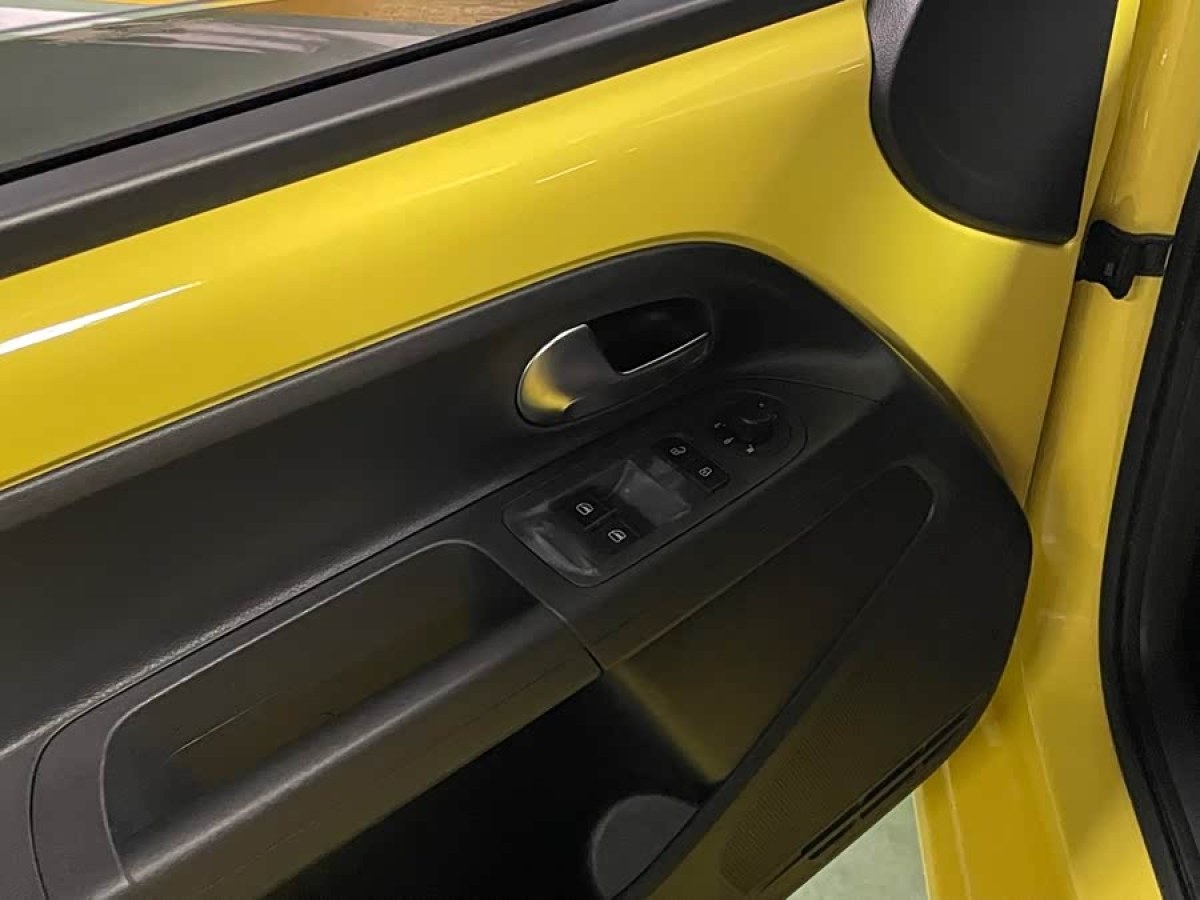 Volkswagen up! 2016 imagem de carro #7