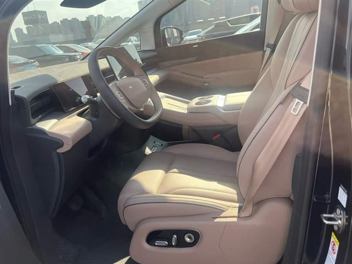 Xpeng X9 2025 imagem de carro #7