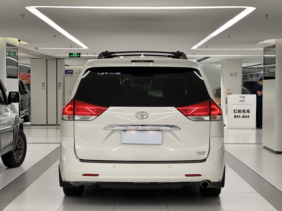 Toyota SIENNA 2014 car image #7