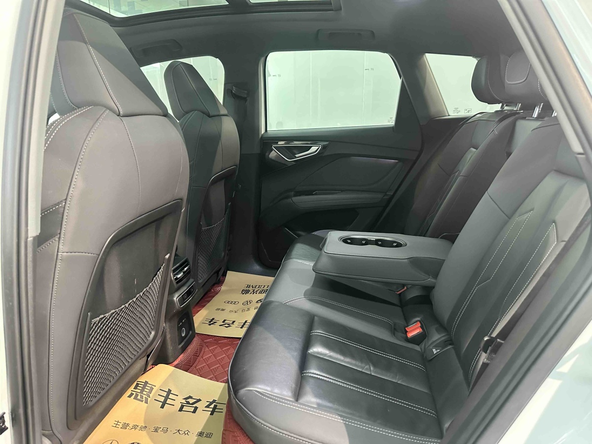 Audi Q4 e-tron 2023 صورة سيارة #7