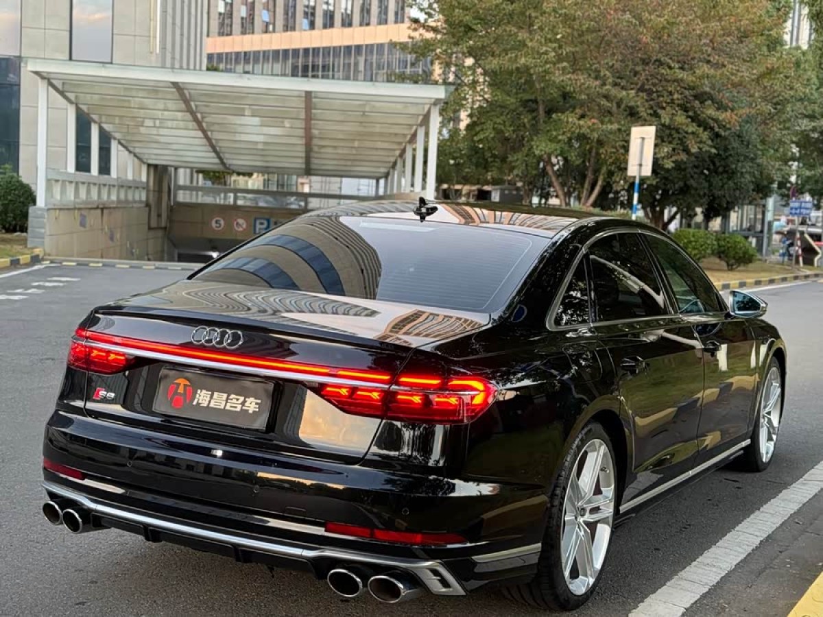 Audi S8 2021 car image #7