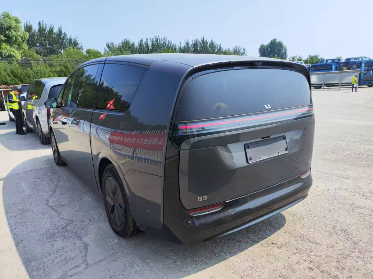 理想汽车 理想MEGA 2024 汽车图片 #7