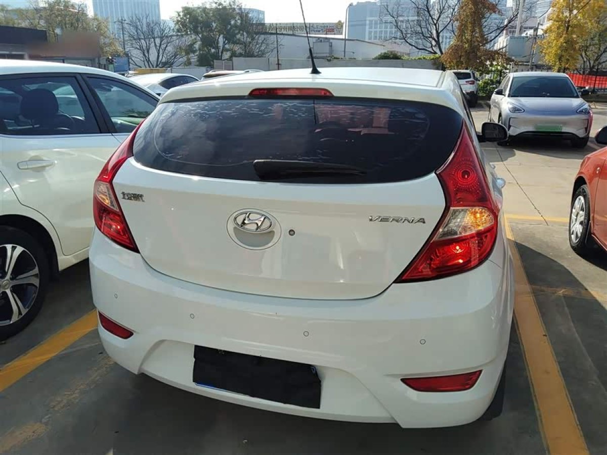 Hyundai Reina Hatchback 2015 imagem de carro #7