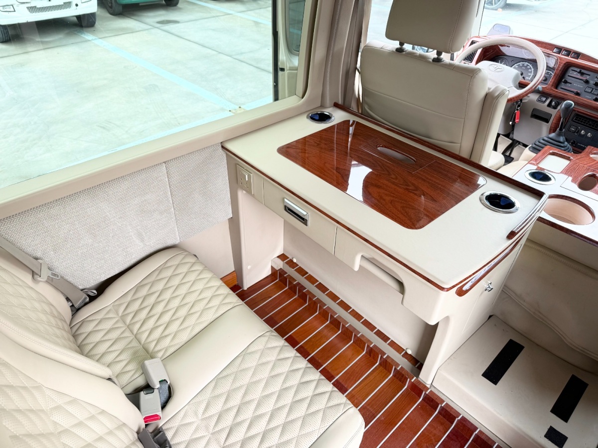 Toyota Coaster 2023 imagen de coche #7