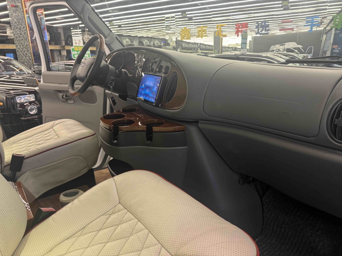 Ford E350 2010 imagen de coche #7