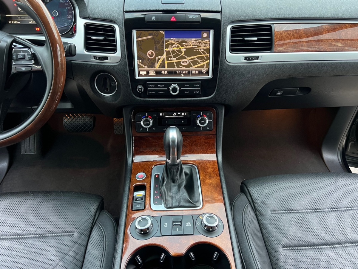 Volkswagen Touareg 2014 car image #7