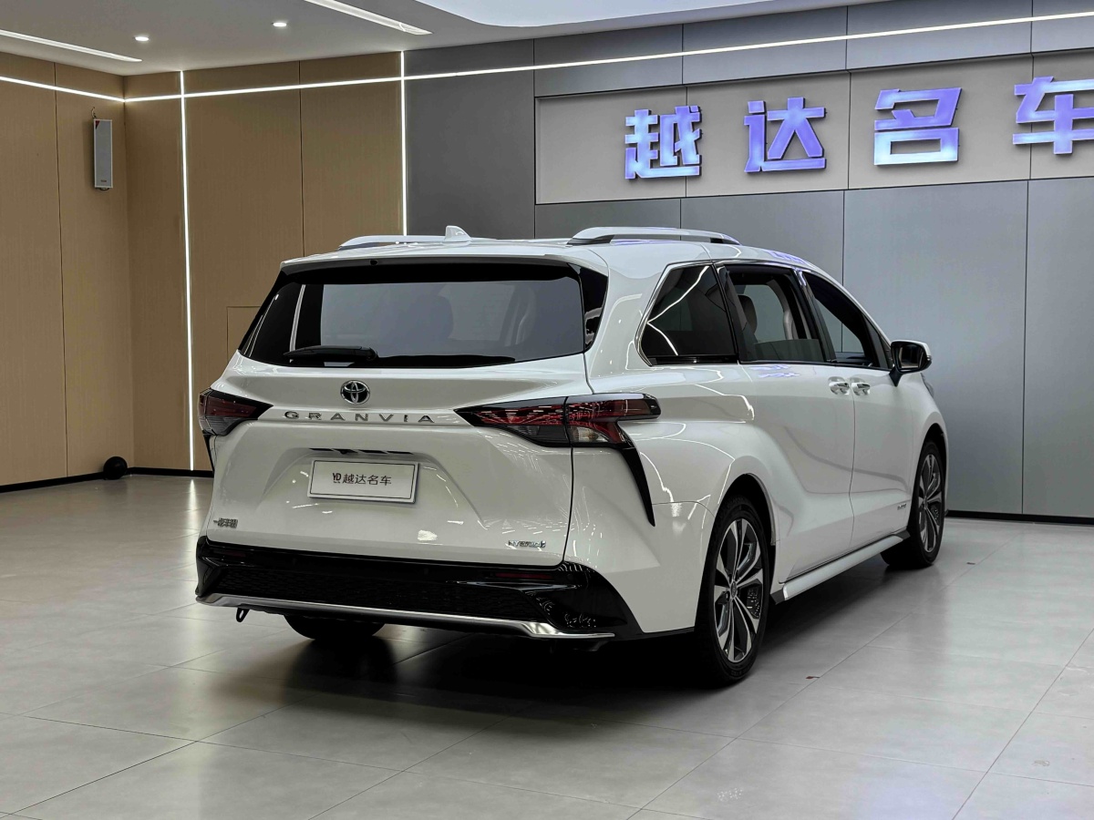 Toyota Granvia 2024 immagine di auto #7