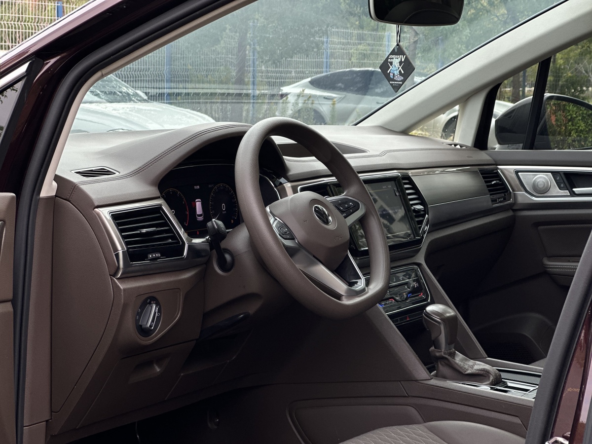 Volkswagen Viloran 2021 car image #7