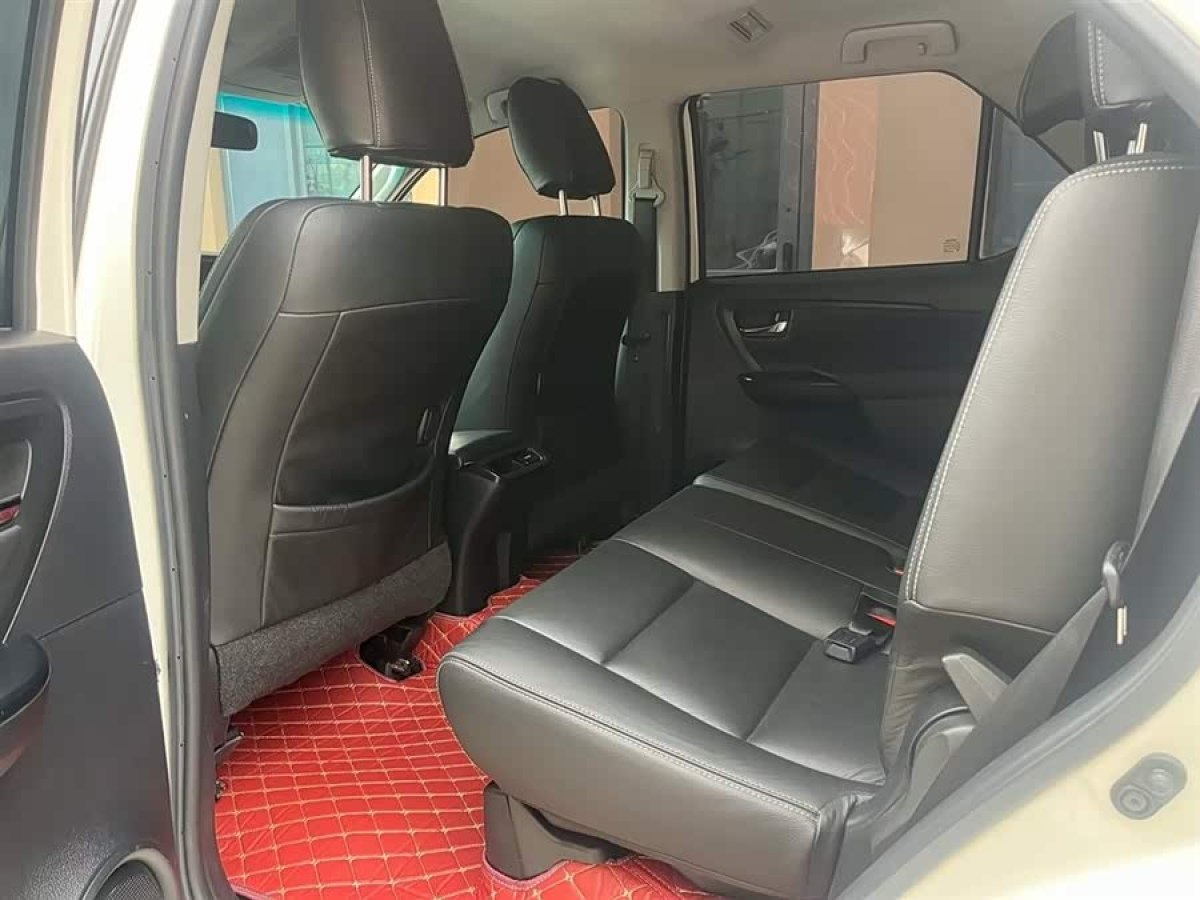 Toyota Fortuner 2018 immagine di auto #7