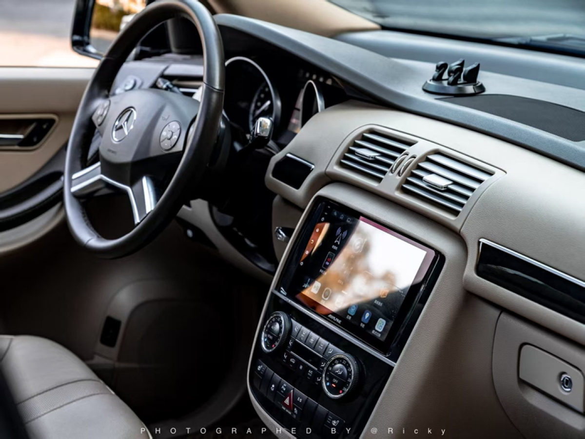 Mercedes-Benz R Class 2016 car image #7