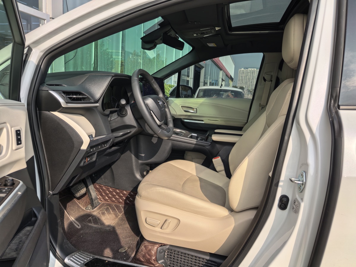 Toyota Granvia 2023 car image #7