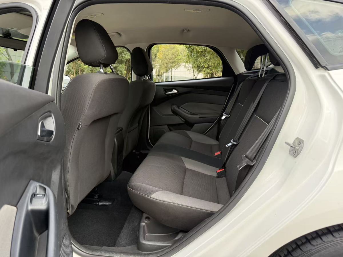 Ford Focus (Imported) 2014 #7 Ford Focus (Imported) 2014 car image #7