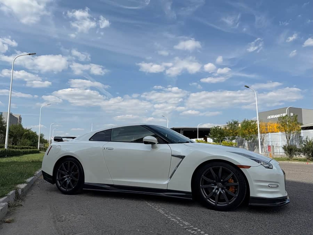 Nissan GT-R 2018 imagen de coche #7