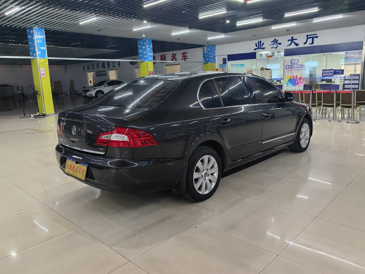 Skoda Superb 2010 car image #7