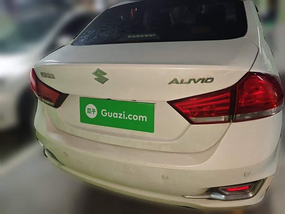 Suzuki Ciaz 2017 изображение автомобиля #7