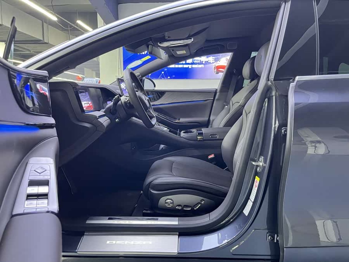 Denza Z9 2025 car image #7