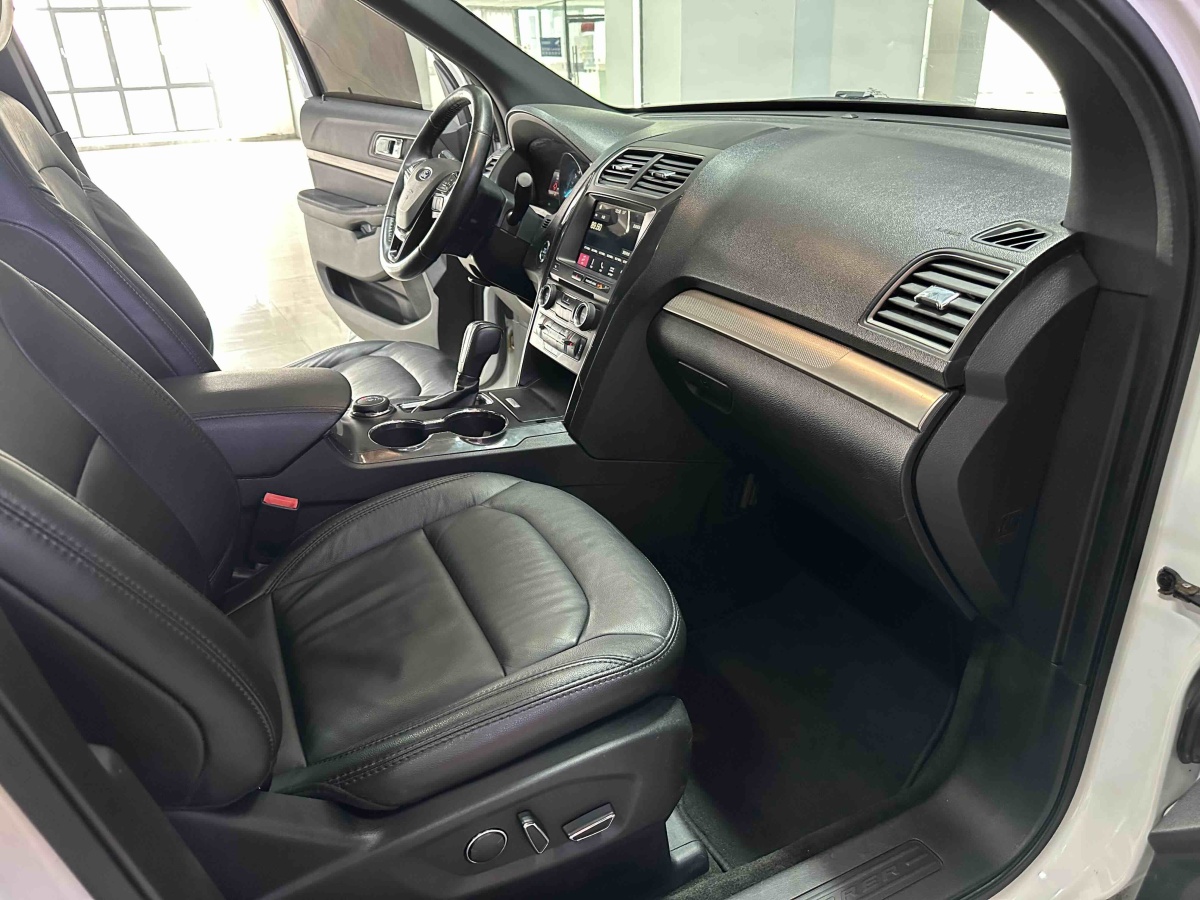 Ford Explorer 2018 #7 Ford Explorer 2018 car image #7