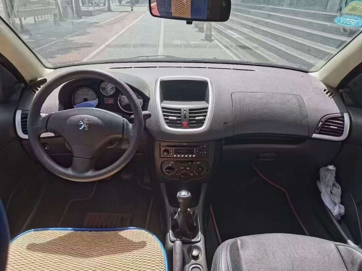 Peugeot 207 2011 car image #7