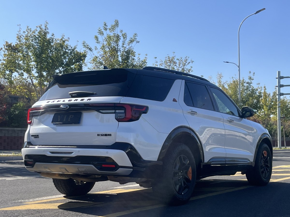 Ford Explorer 2025 immagine di auto #7