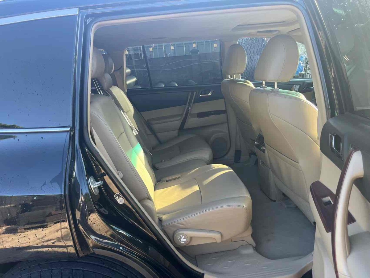 Toyota Highlander (Imported) 2012 car image #7