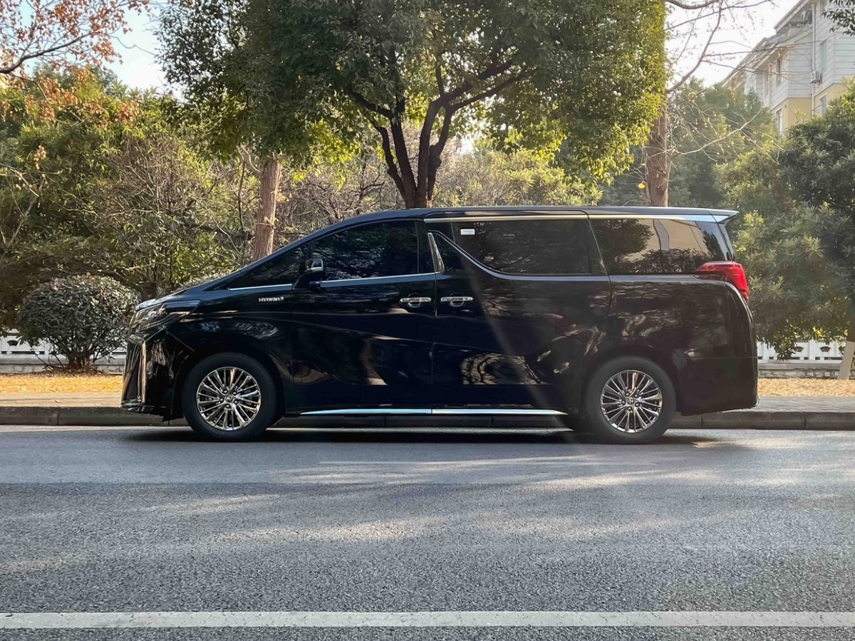 Toyota Alphard 2023 изображение автомобиля #7