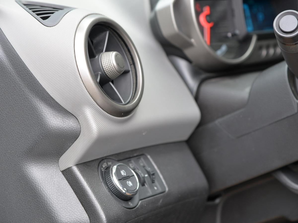 雪佛兰 爱唯欧 2011 汽车图片 #7