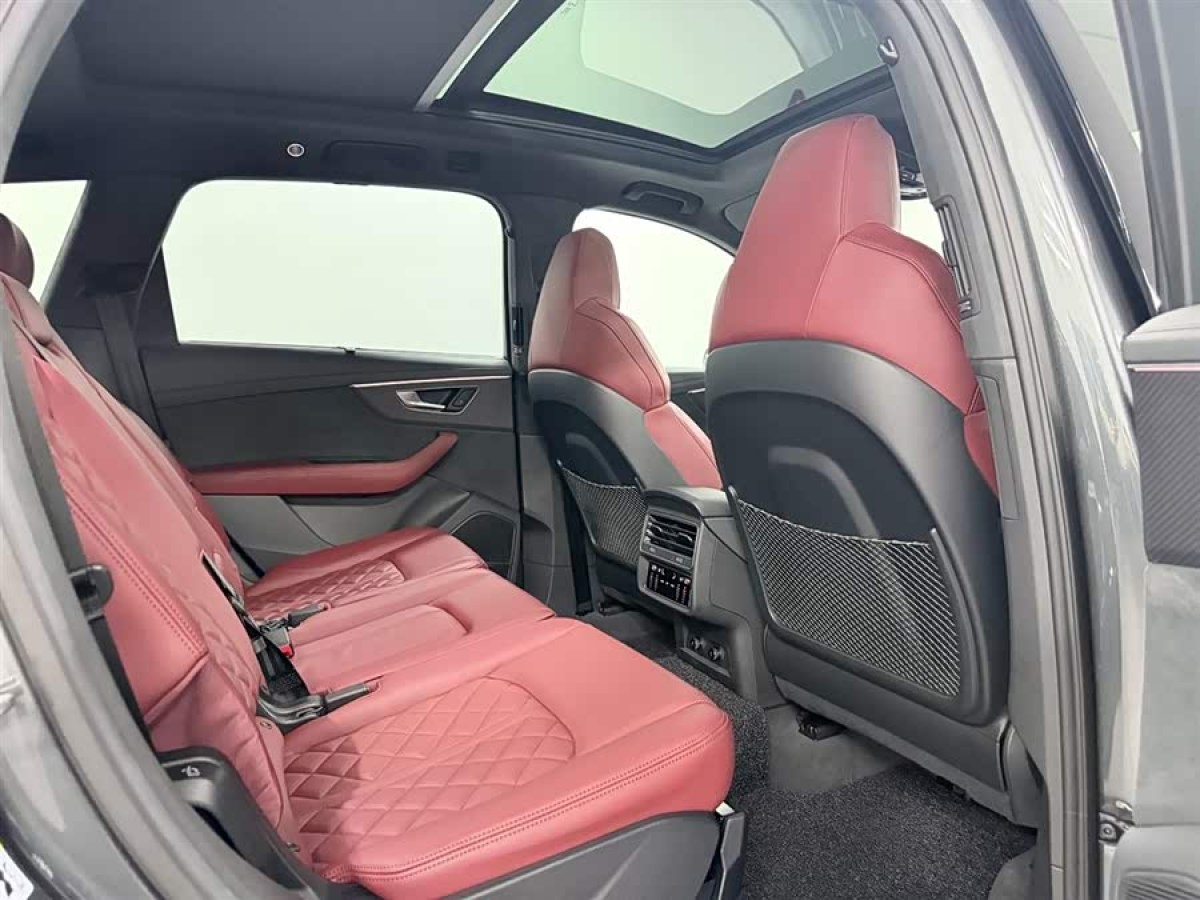 Audi SQ7 2024 car image #7