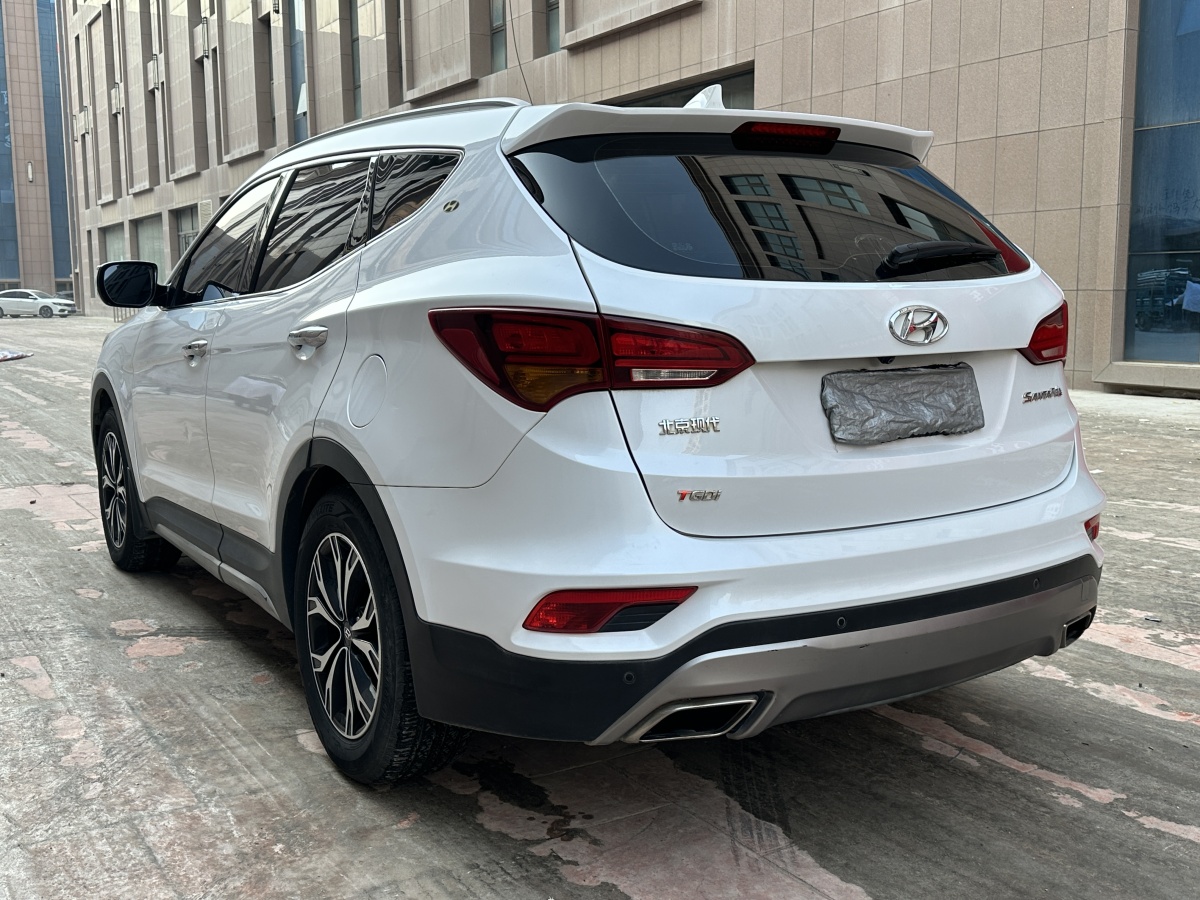 Hyundai Santa Fe 2018 car image #7