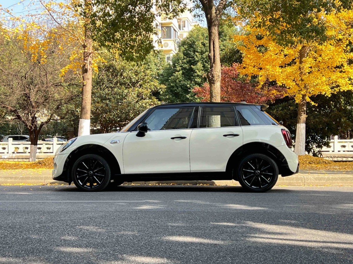 BMW 2019 car image #7